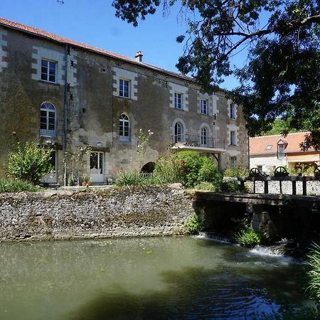 Le Moulin De Moquesouris - Chambres D'Hotes Et Table D'Hote Nazelles-Negron ภายนอก รูปภาพ