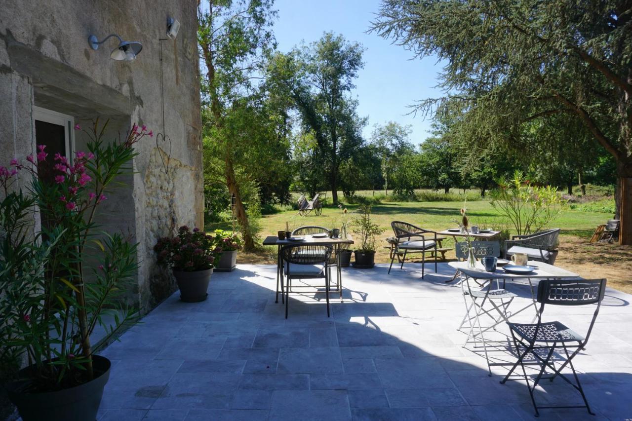 Le Moulin De Moquesouris - Chambres D'Hotes Et Table D'Hote Nazelles-Negron ภายนอก รูปภาพ